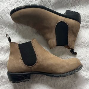 Blundstone boots women’s 10.5